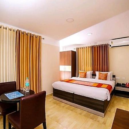 Hotel Tayas Trippapur Exteriör bild