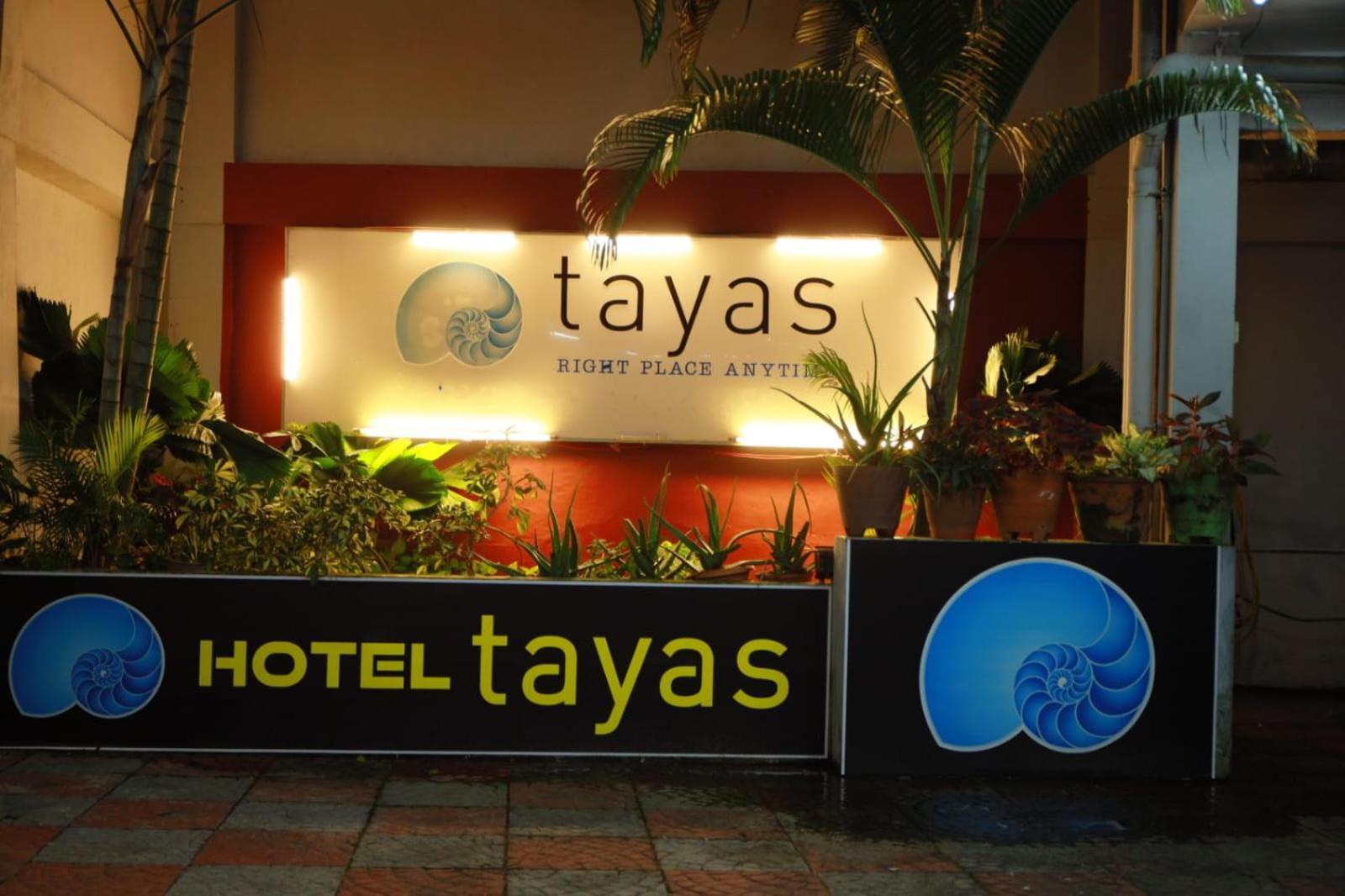 Hotel Tayas Trippapur Exteriör bild