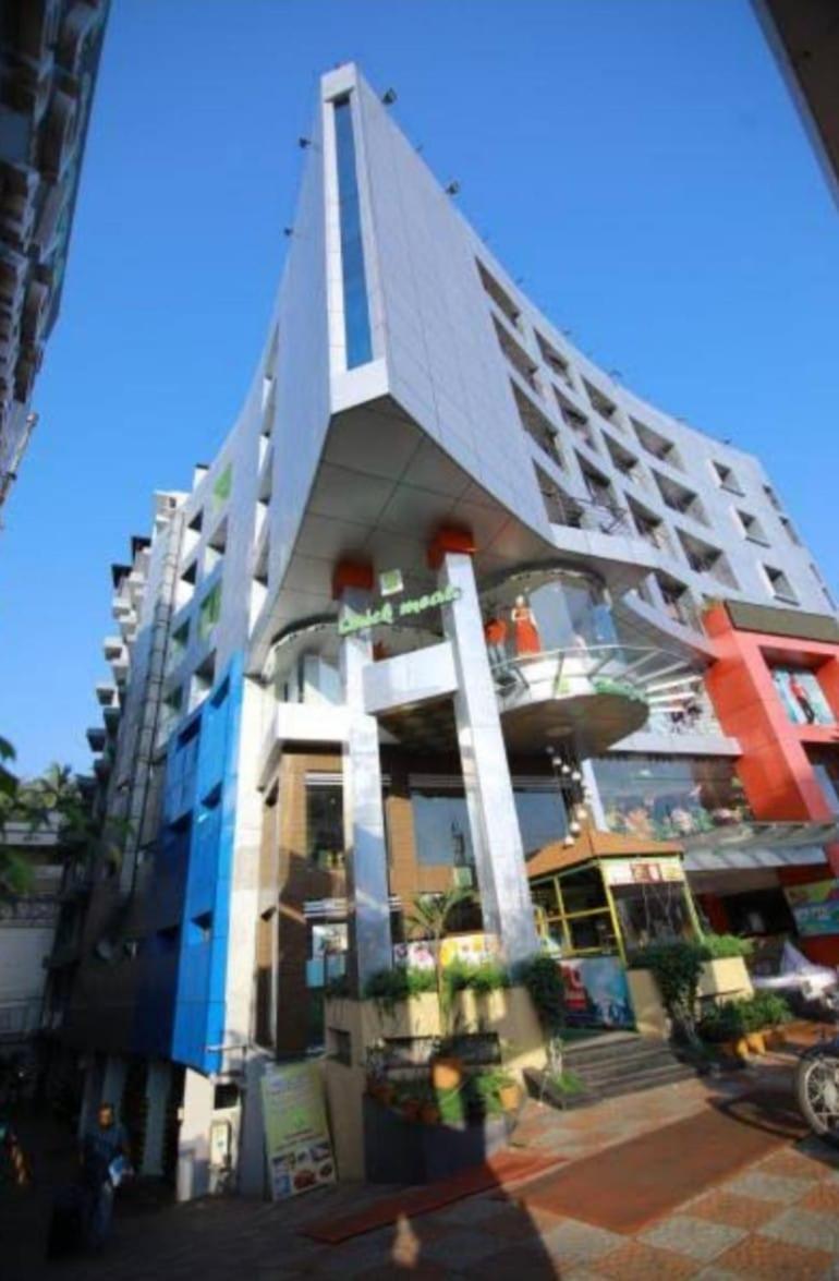 Hotel Tayas Trippapur Exteriör bild